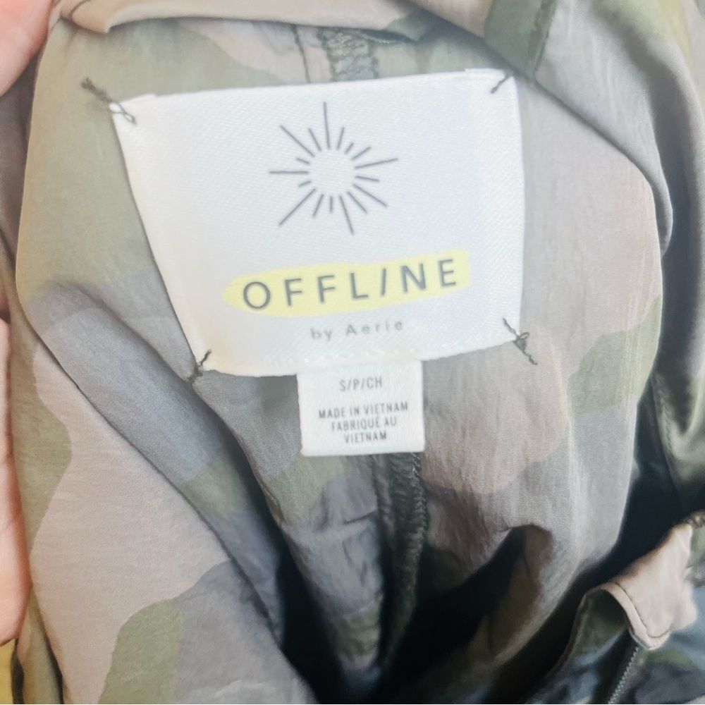 Offline by Aerie Camo Windbreaker Jacket Sz Small - Picture 9 of 11